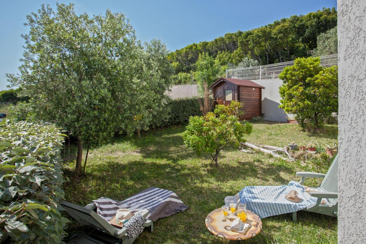 Casa L'Alivi Apartment Luri Екстериор снимка