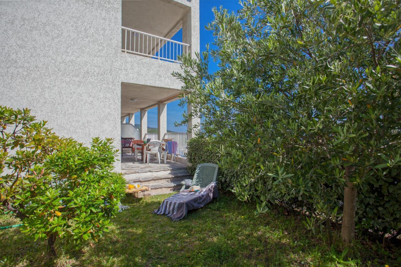 Casa L'Alivi Apartment Luri Екстериор снимка
