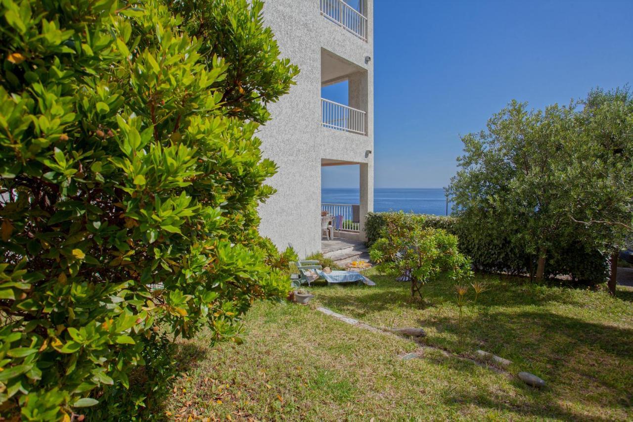Casa L'Alivi Apartment Luri Екстериор снимка